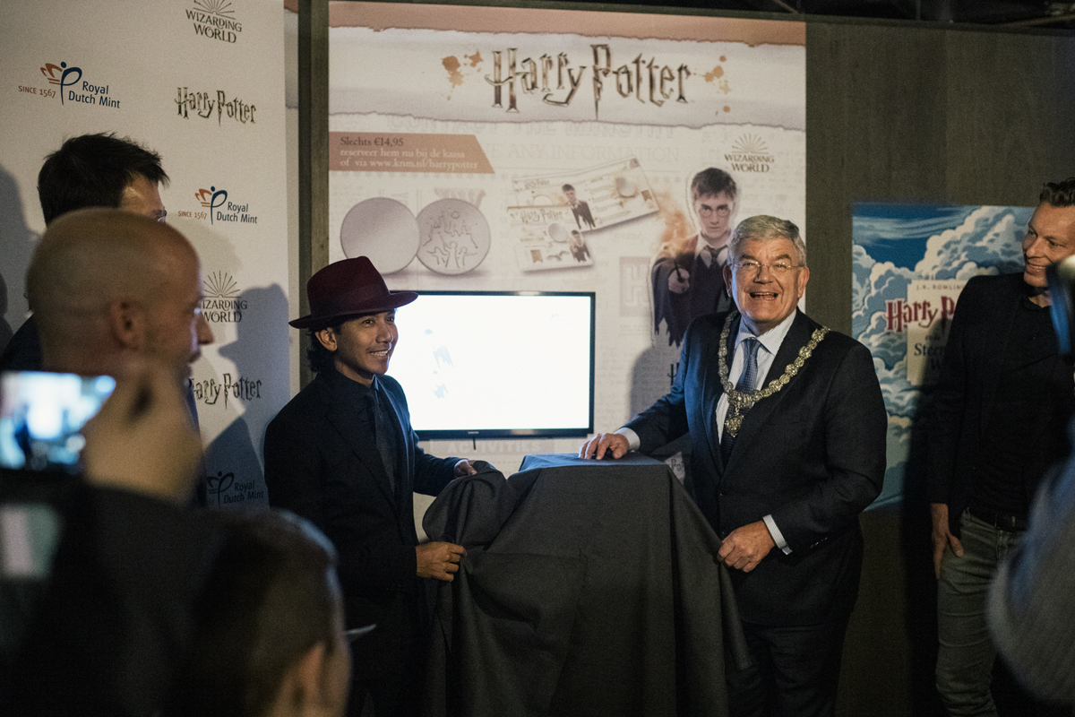 Harry Potter Mirror Coin Onthuilling